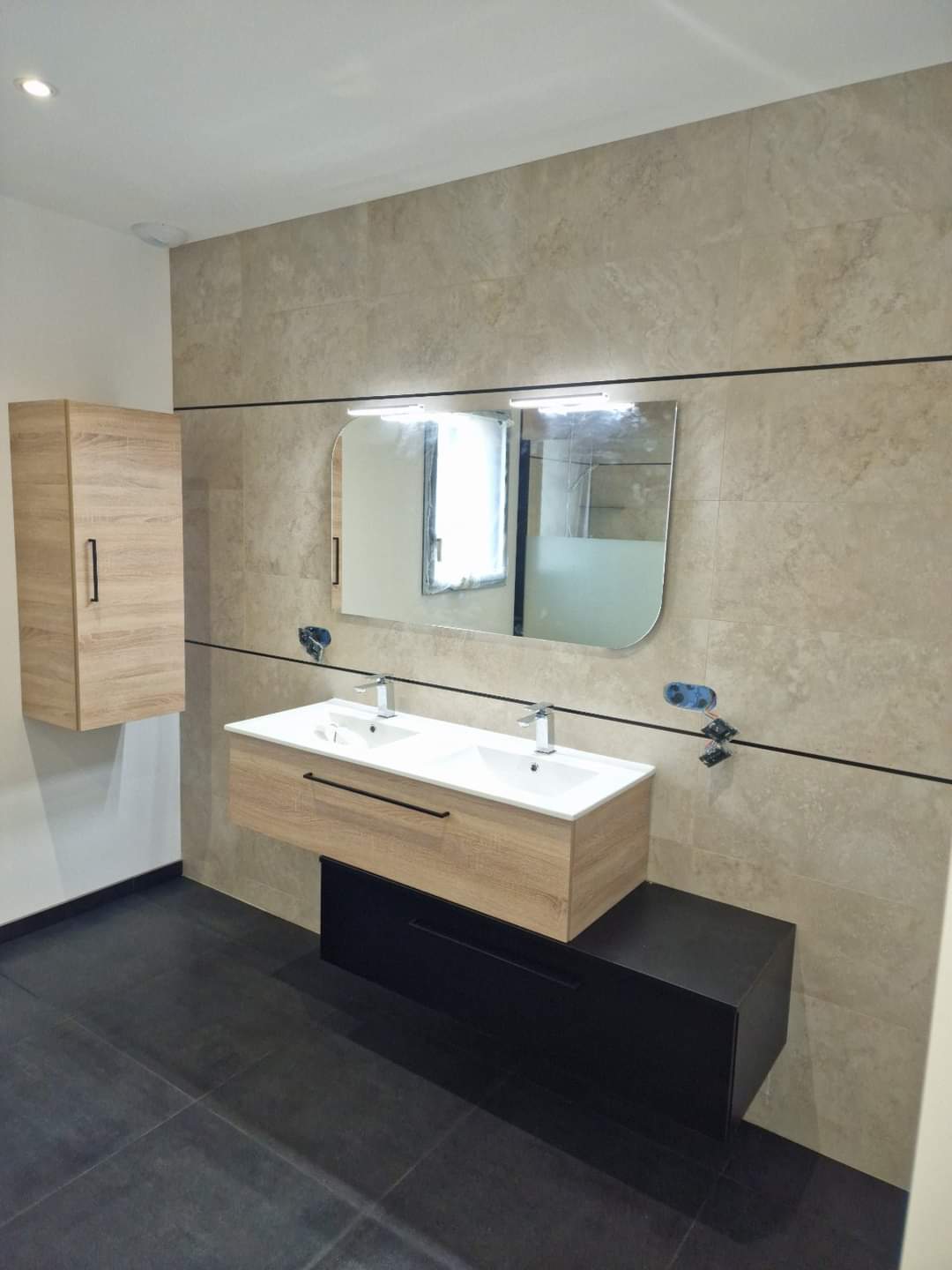 Rénovation de salle de bain moderne à Plaisance-du-Touch Salle de bain rénovée à Plaisance-du-Touch par Richard Ober, avec mobilier design et finitions soignées